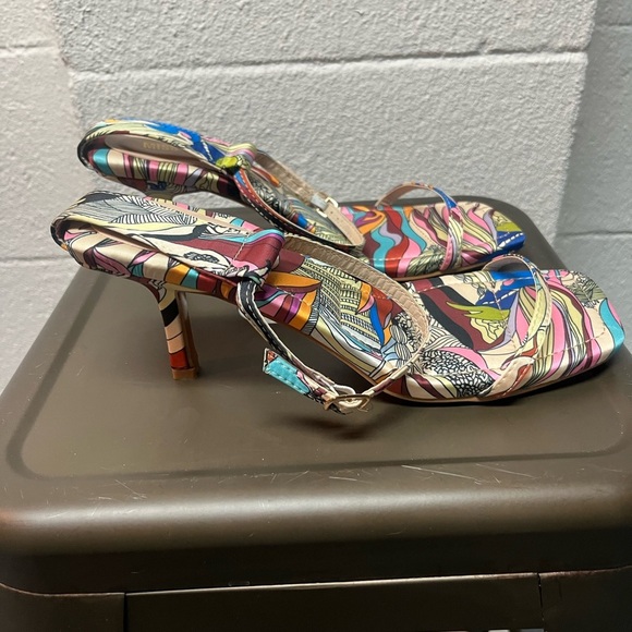 Miss Lola Colorful Patterned Sandals - Picture 2 of 7